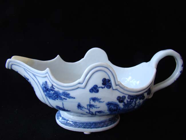 A Chinese Export Porcelain Armorial Sauce Boat circa 1765 — image 2